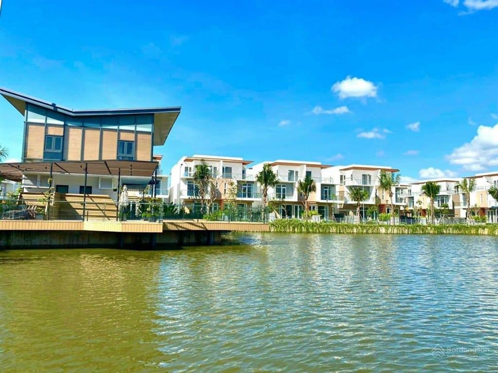 Bán gấp shop house 3 mặt tiền vòng xoay đường đôi đẹp nhất dự án dragon village quận 9