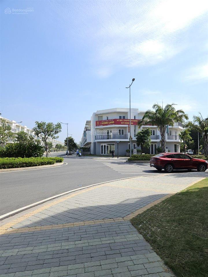 Bán gấp shop house 3 mặt tiền vòng xoay đường đôi đẹp nhất dự án dragon village quận 9