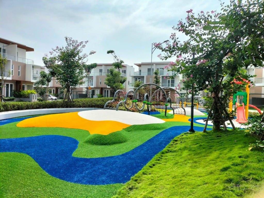 Bán gấp shop house 3 mặt tiền vòng xoay đường đôi đẹp nhất dự án dragon village quận 9