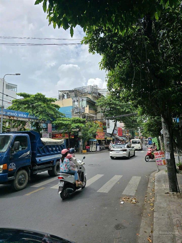 Bán đất mặt tiền dương đức hiền 1350m2 giá 110 tr/m2