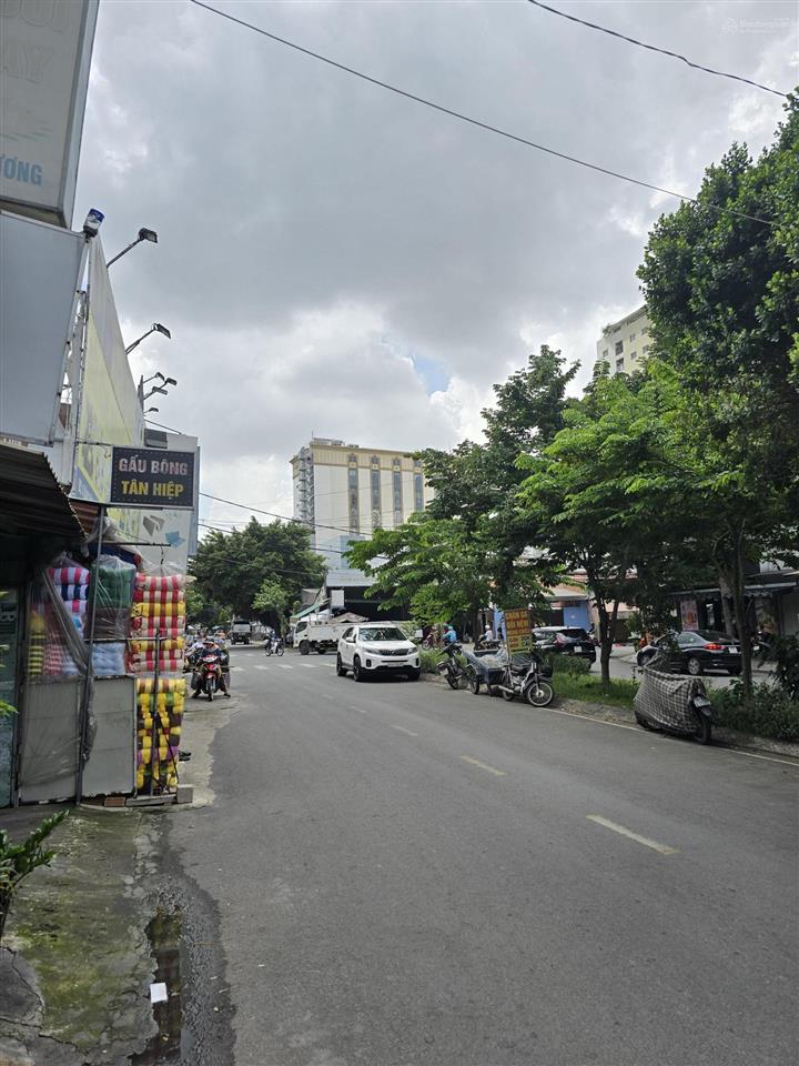 Bán đất mặt tiền dương đức hiền 1350m2 giá 110 tr/m2