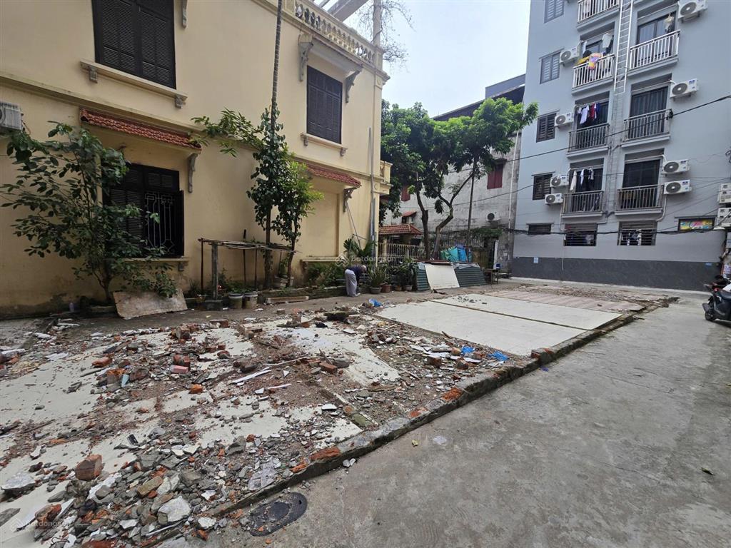 10,5 tỷ có ngay đất khu công viên hoà bình 53m2  ngõ ô tô  lô góc  mặt tiền 5m   0934 503 ***