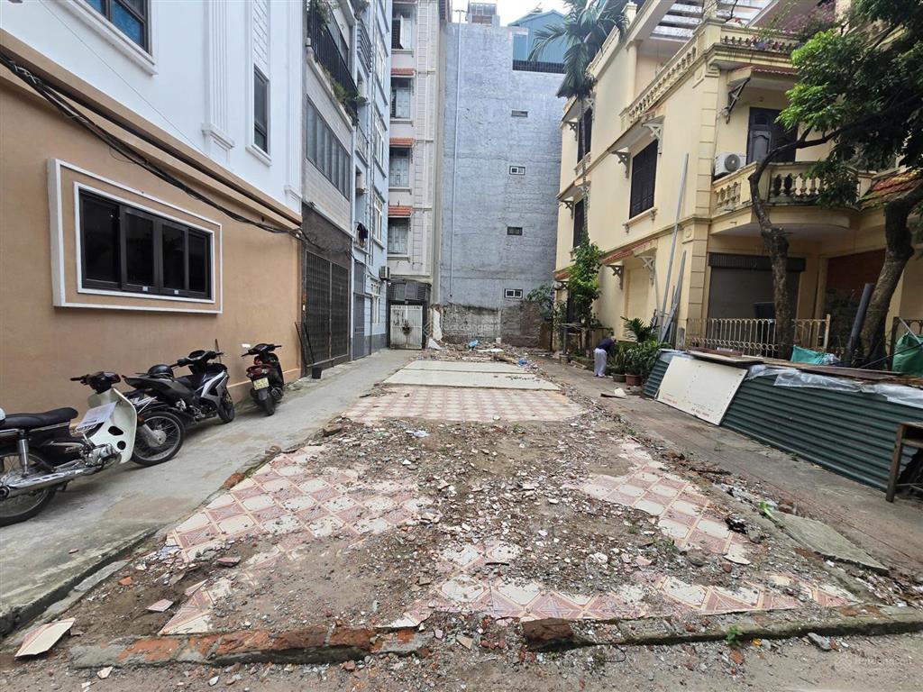 10,5 tỷ có ngay đất khu công viên hoà bình 53m2  ngõ ô tô  lô góc  mặt tiền 5m   0934 503 ***