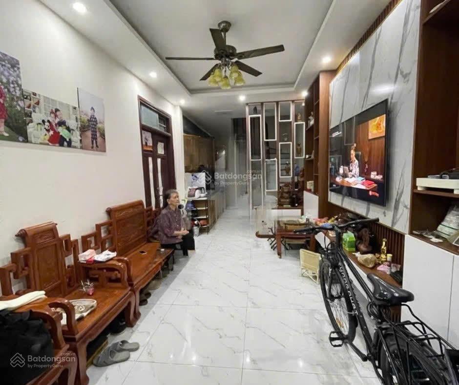 Chỉ từ 5 tỷ có ngay nhà lai xá  lô góc  ngõ ô tô tránh  5 tầng  sổ đỏ cc