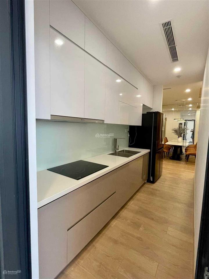 Cho thuê chcc tại tân hoàng minh  36 hoàng cầu, 102m2, 2pn, full nt, view hồ. giá 18tr/th