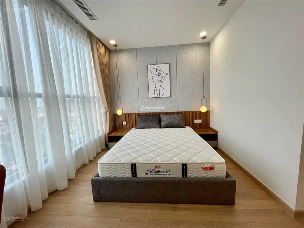 Cho thuê chcc tại tân hoàng minh  36 hoàng cầu, 102m2, 2pn, full nt, view hồ. giá 18tr/th