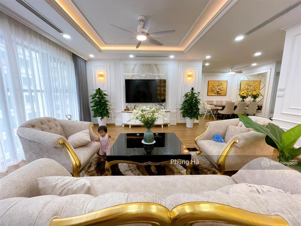 Chính chủ cần bán căn hộ cao cấp tòa tân hoàng minh hoàng cầu dt 152m2, 3n3vs, full đồ cao cấp