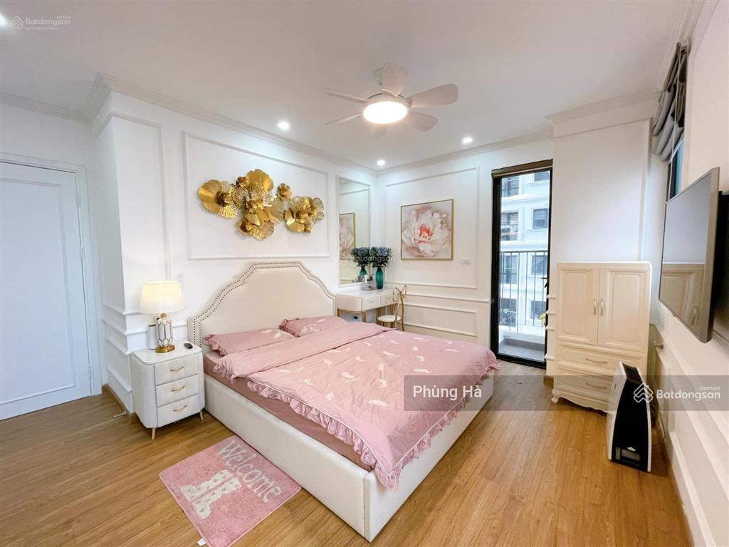 Chính chủ cần bán căn hộ cao cấp tòa tân hoàng minh hoàng cầu dt 152m2, 3n3vs, full đồ cao cấp