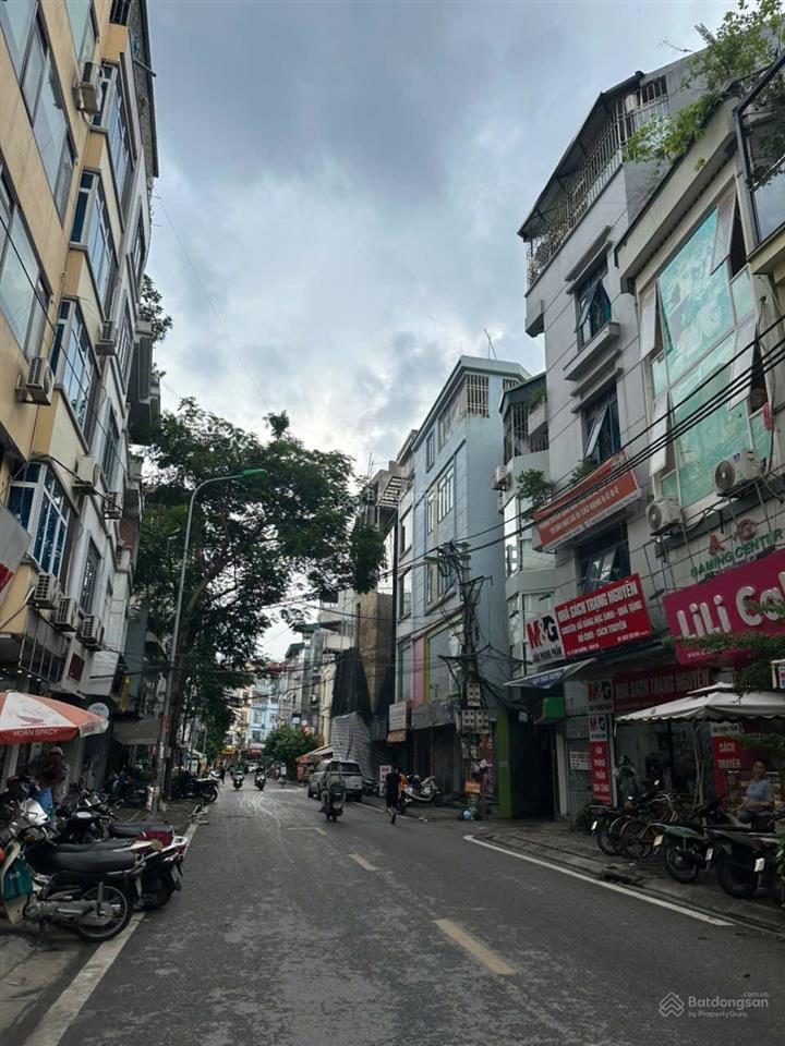 Bán toà chdv phố tam khương  đống đa, ngõ thông. dt 65m2 x 9 tầng. dt 1.1 tỷ / năm