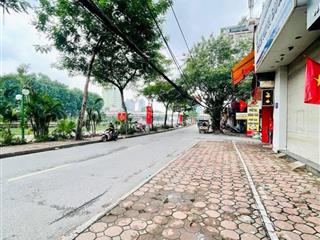 Bán nhà 4 tầng, oto vào nhà. ngõ thông phố nguyễn khang cầu giấy. dt 90m2 x mt 4.5m. giá 18.5 tỷ