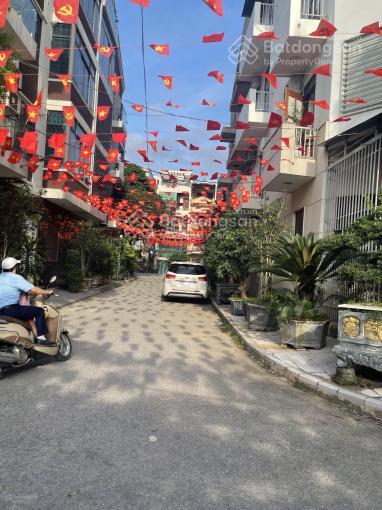 Gia đình tôi cần bán nhanh căn nhà 73m2 đường ô tô tránh, vỉa hè 2 bên, vài phút ra hồ linh đàm