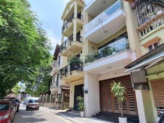 Nhà lô góc vũ miên  tầm nhìn hồ tây giá 29.2 tỷ 5 tầng mt 4.6m vỉa hè ô tô đỗ