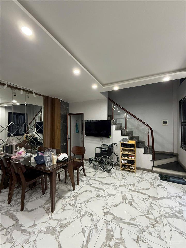 Cực hiếm lê văn hưu 6 tầng mặt tiền 6m 8.8 tỷ, gần phố ngõ rộng thoáng