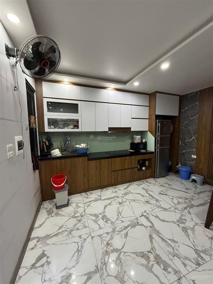 Cực hiếm lê văn hưu 6 tầng mặt tiền 6m 8.8 tỷ, gần phố ngõ rộng thoáng