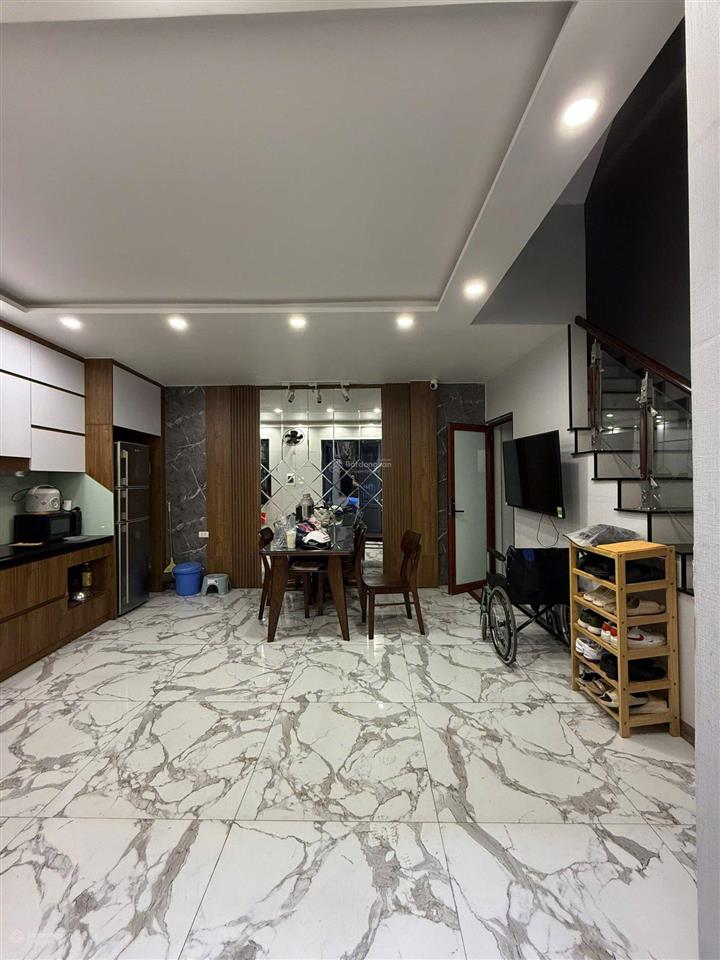 Cực hiếm lê văn hưu 6 tầng mặt tiền 6m 8.8 tỷ, gần phố ngõ rộng thoáng