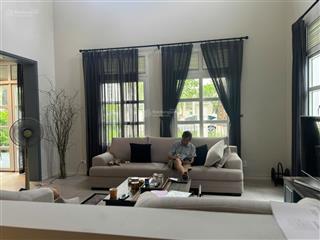 Cho thuê biệt thự siêu đẹp, nội thất vip, 330m2, giá chỉ 40tr/th, góc thoáng, tiện xem nhà.