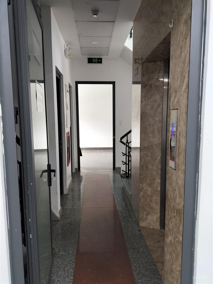 Cho thuê văn phòng dt 105m2, lê văn huân, p. 13, tân bình, gần sân bay t3