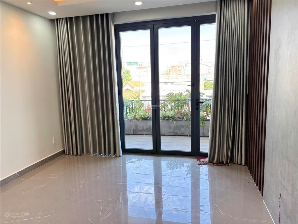 Nhà kinh doanh thạnh lộc 15, đường lớn gần sông sài gòn, di chuyển nhanh vào trung tâm