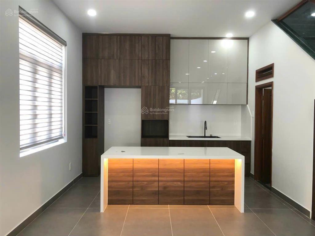 Nhà kinh doanh thạnh lộc 15, đường lớn gần sông sài gòn, di chuyển nhanh vào trung tâm