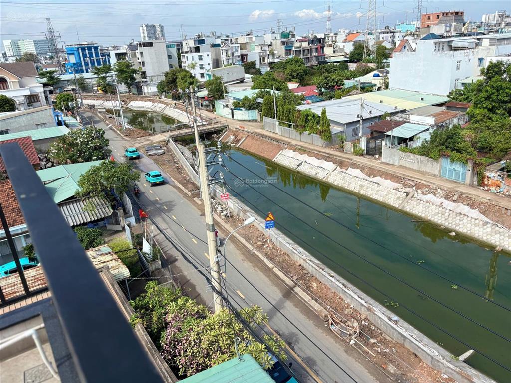 Nhà kinh doanh thạnh lộc 15, đường lớn gần sông sài gòn, di chuyển nhanh vào trung tâm