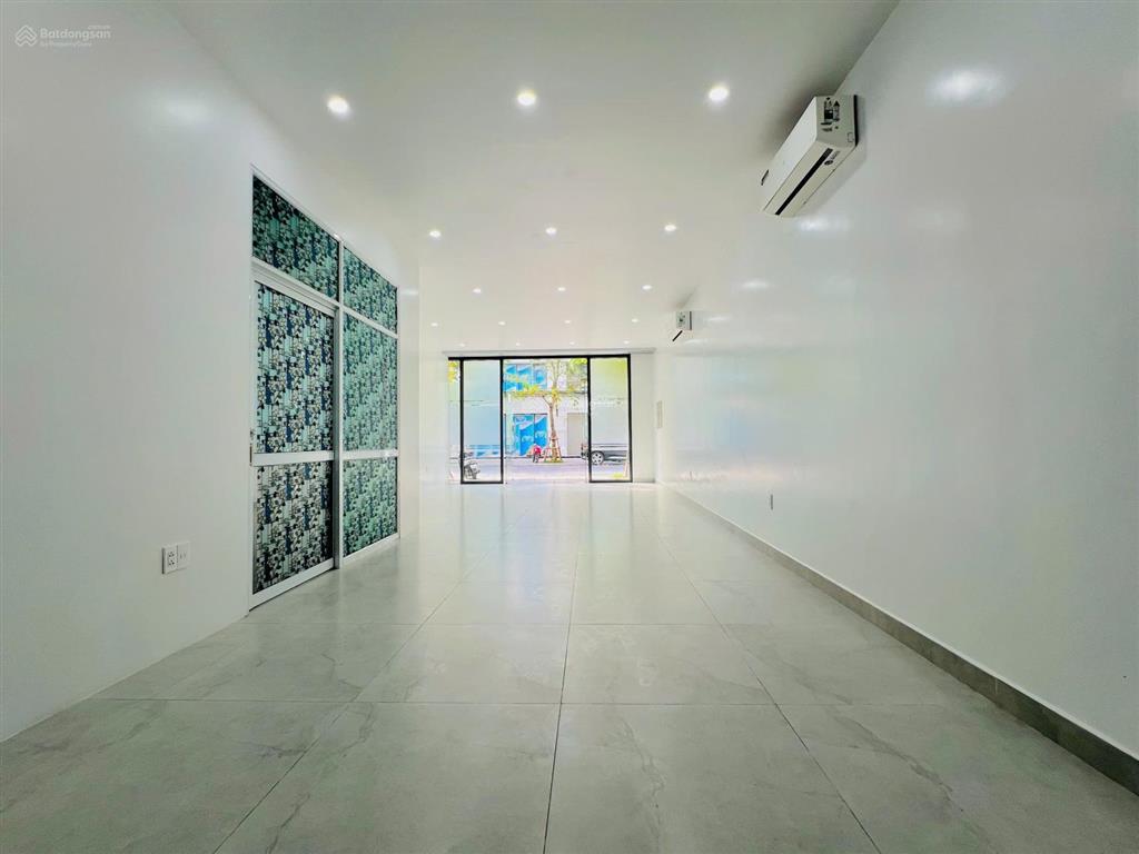 Cho thuê mặt bằng tầng 1 vinhomes marina