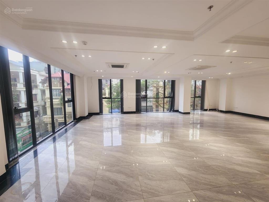 Chính chủ gửi bán nhà mặt phố khúc thừa dụ 185m2, 6 tầng , mt8m,giáthoả thuận.0888 999 ***