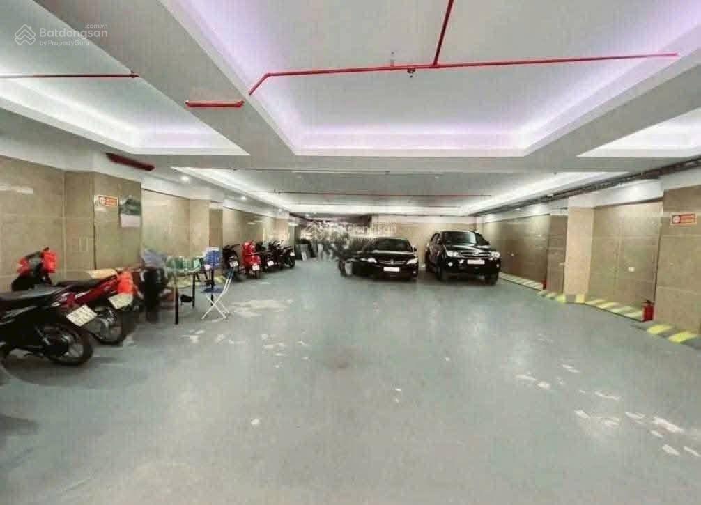 Chính chủ gửi bán tòa nhà văn phòng mặt phố hoàng cầu 425m2, 10 tầng, mt 14m. giá239tỷ