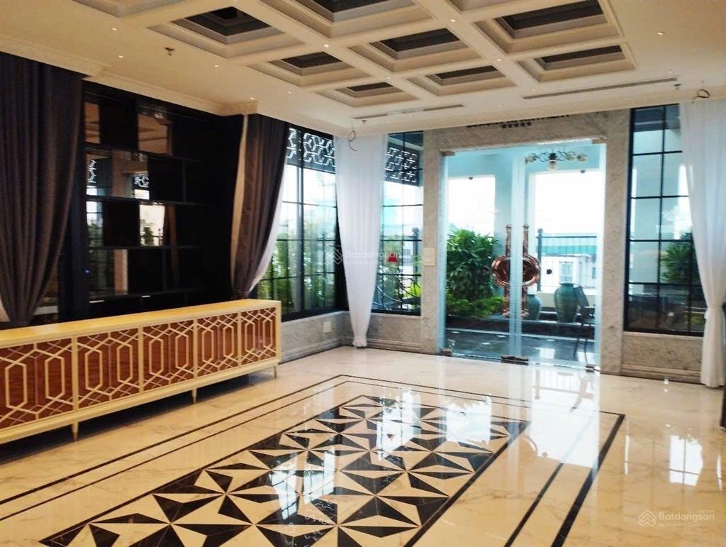 Bán toà nhà mặt phố nguyễn văn cừ 180m2, 8 tầng, mt 7.5m. giá 82 tỷ.  0888 999 ***