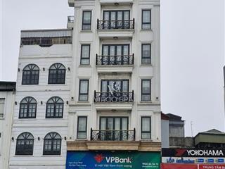 Bán toà nhà mặt phố nguyễn văn cừ 180m2, 8 tầng, mt 7.5m. giá 82 tỷ.  0888 999 ***