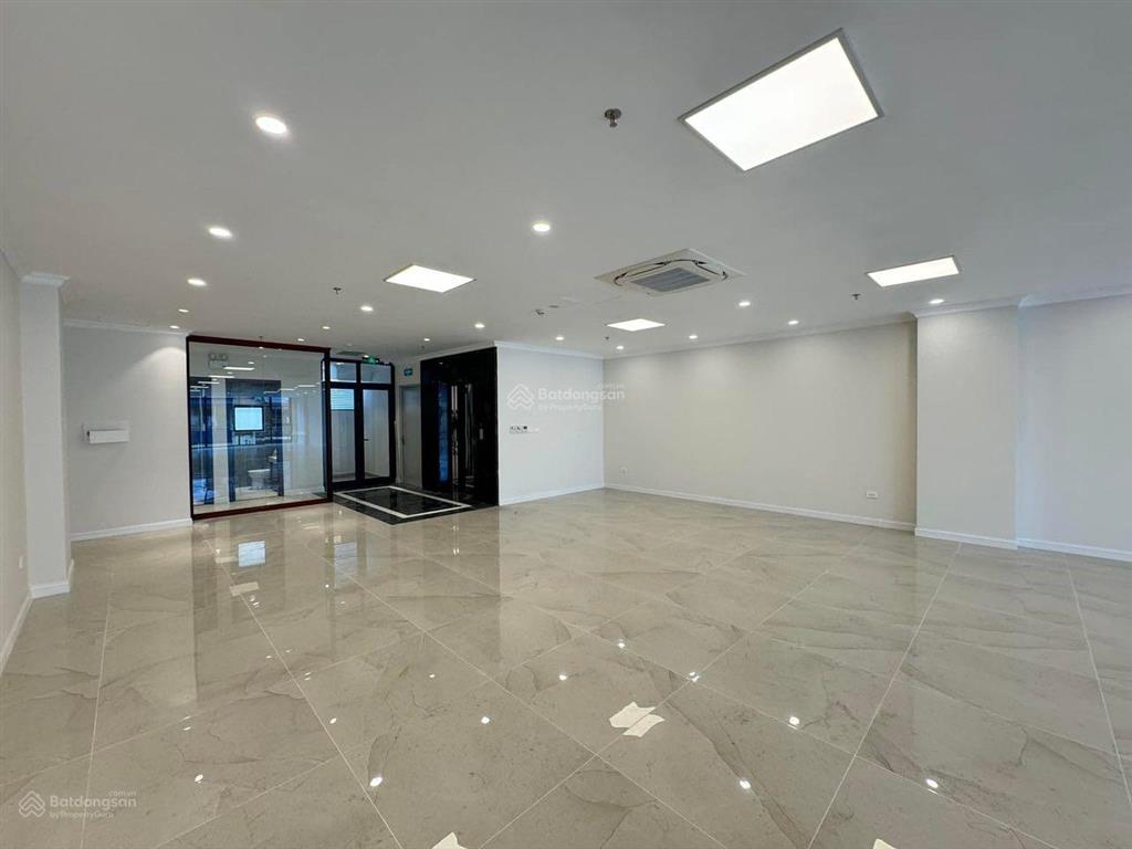 Bán toà nhà mặt phố nguyễn văn cừ 180m2, 8 tầng, mt 7.5m. giá 82 tỷ.  0888 999 ***
