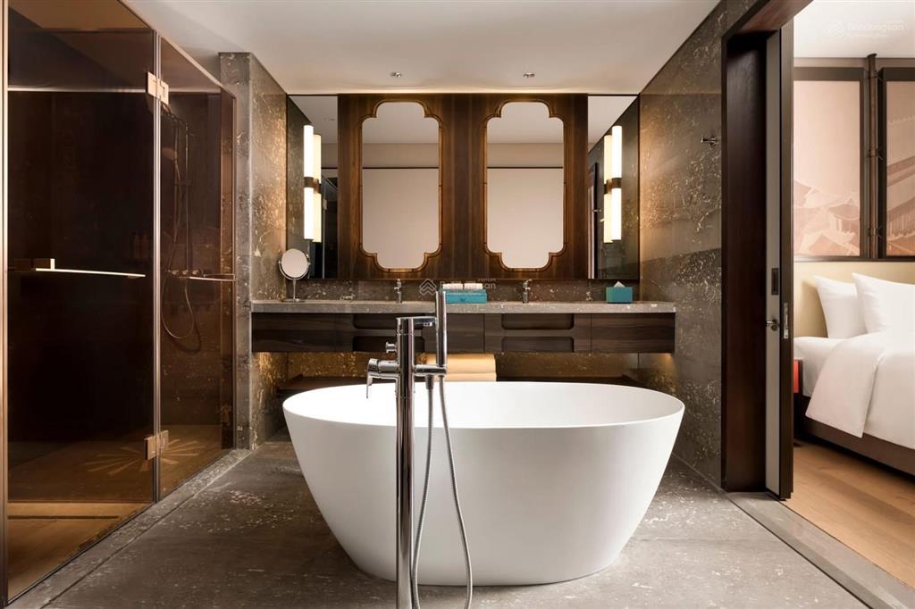 Chủ nhà gửi bán nhà phố đào tấn136m2,4 tầng,mt11m.giá75tỷ.0888 999 ***