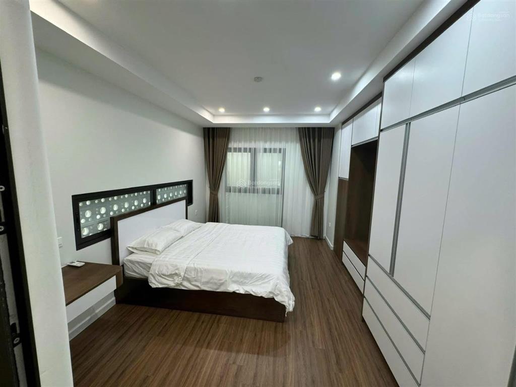 Bán toà nhà aparment phố nguyên hồng 100m2, 8 tầng, mt 5m. giá 42tỷ.  0888 999 ***