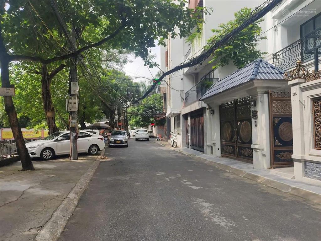 Bán đất quận cầu giấy, ô tô tránh, 2 vỉa hè, view cây xanh, xây building, khách sạn, 136m2, 35 tỷ