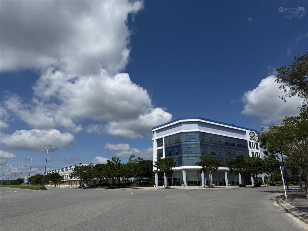 1 lô duy nhất giá rẻ nhất khu đường lớn 25m đối diện chợ trường kinh doanh buôn bán,  0985 761 ***