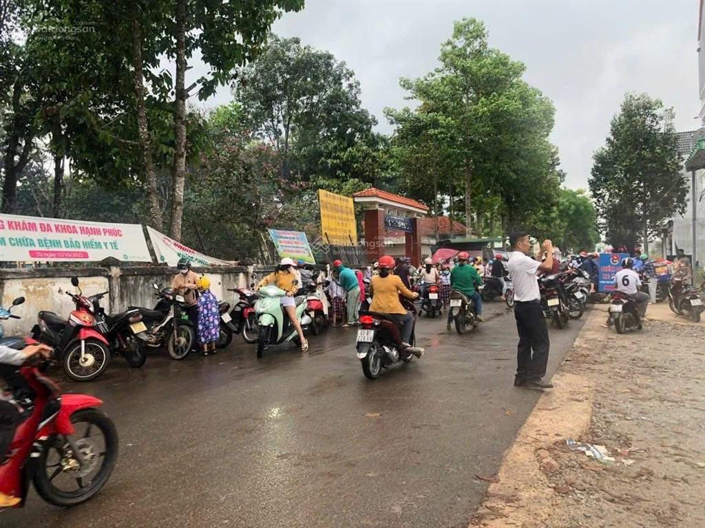 1 lô duy nhất giá rẻ nhất khu đường lớn 25m đối diện chợ trường kinh doanh buôn bán,  0985 761 ***