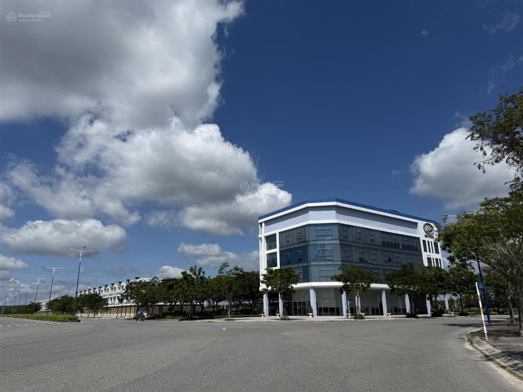 Hàng hot! chủ ngộp nặng cần bán lô đất đối diện cty giá chỉ 596tr/lô,  0985 761 ***