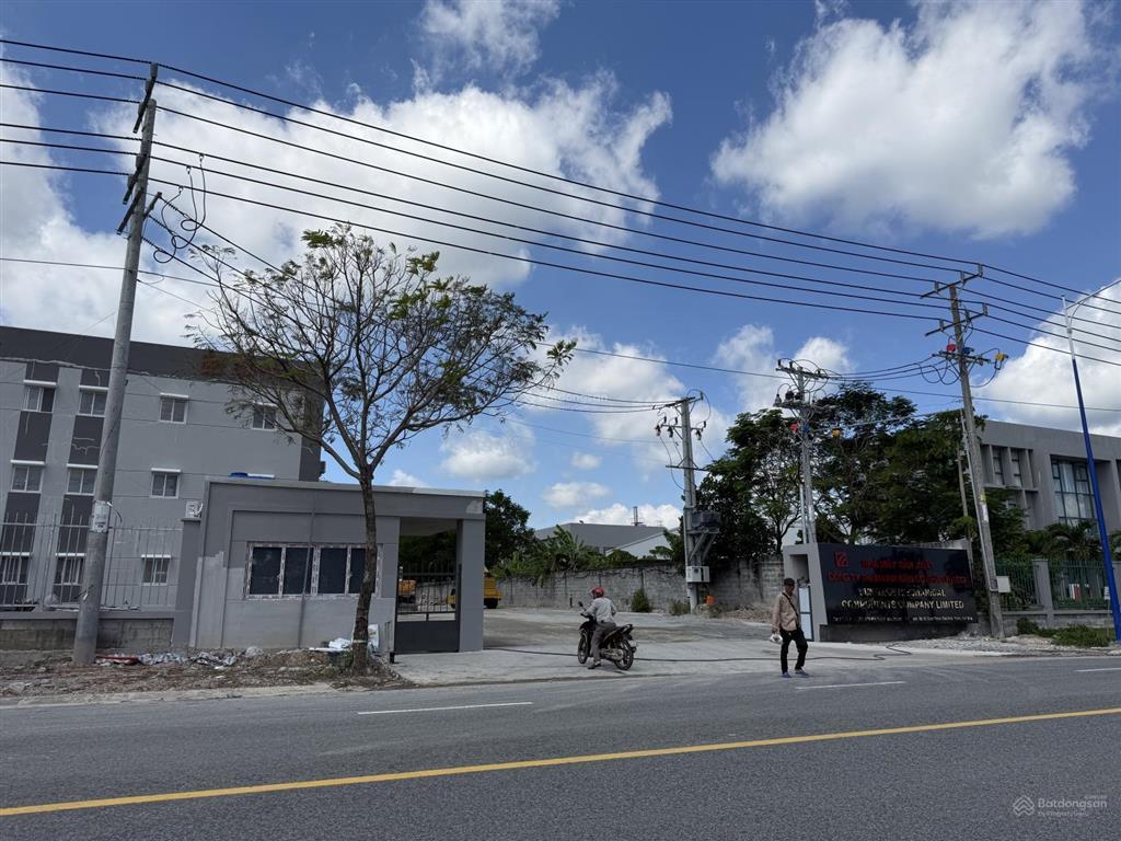 Hàng hot! chủ ngộp nặng cần bán lô đất đối diện cty giá chỉ 596tr/lô,  0985 761 ***