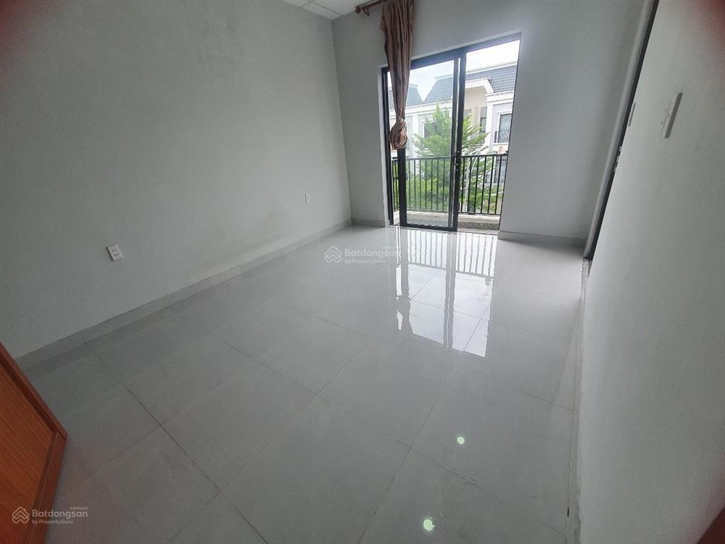 Nhà riêng, sông vàm cỏ đông/solar city, 9,5 tr/th, sd 185m2  3pn 3wc, 302 ng văn tuôi  0938 910 ***