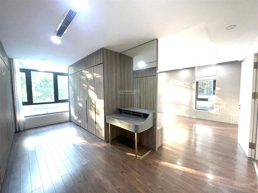 Chị em không ở bán gấp căn biệt thự vip marina ecopark. trục chính. kinh doanh cực tốt. ở quá đẹp.