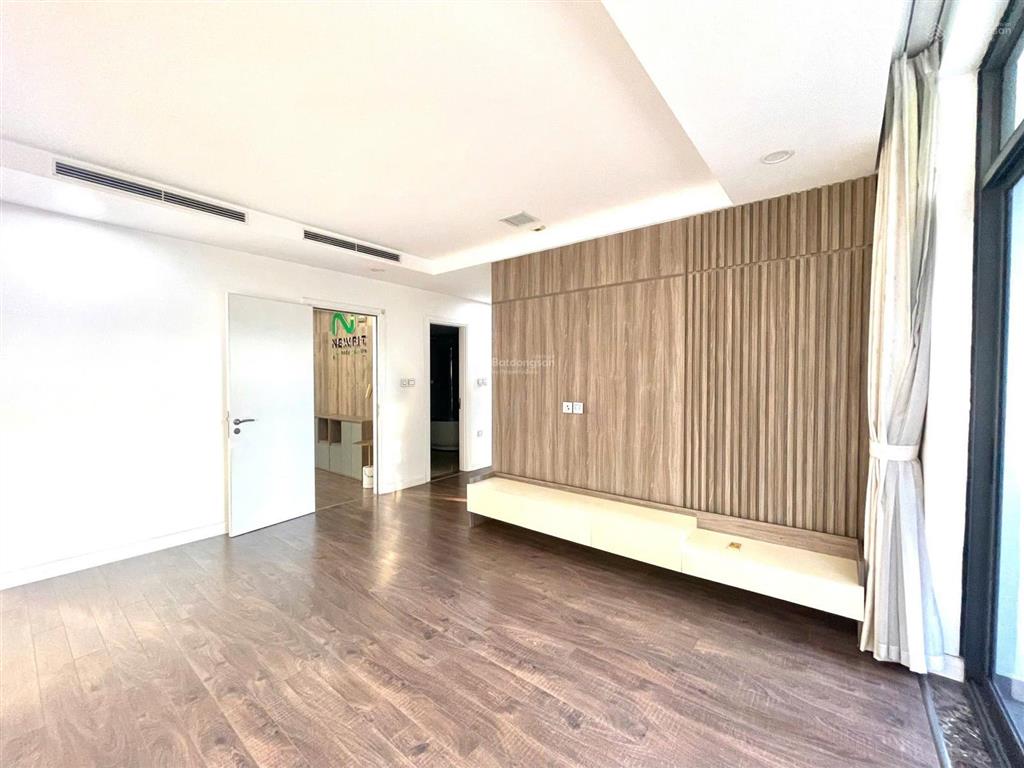 Chị em không ở bán gấp căn biệt thự vip marina ecopark. trục chính. kinh doanh cực tốt. ở quá đẹp.