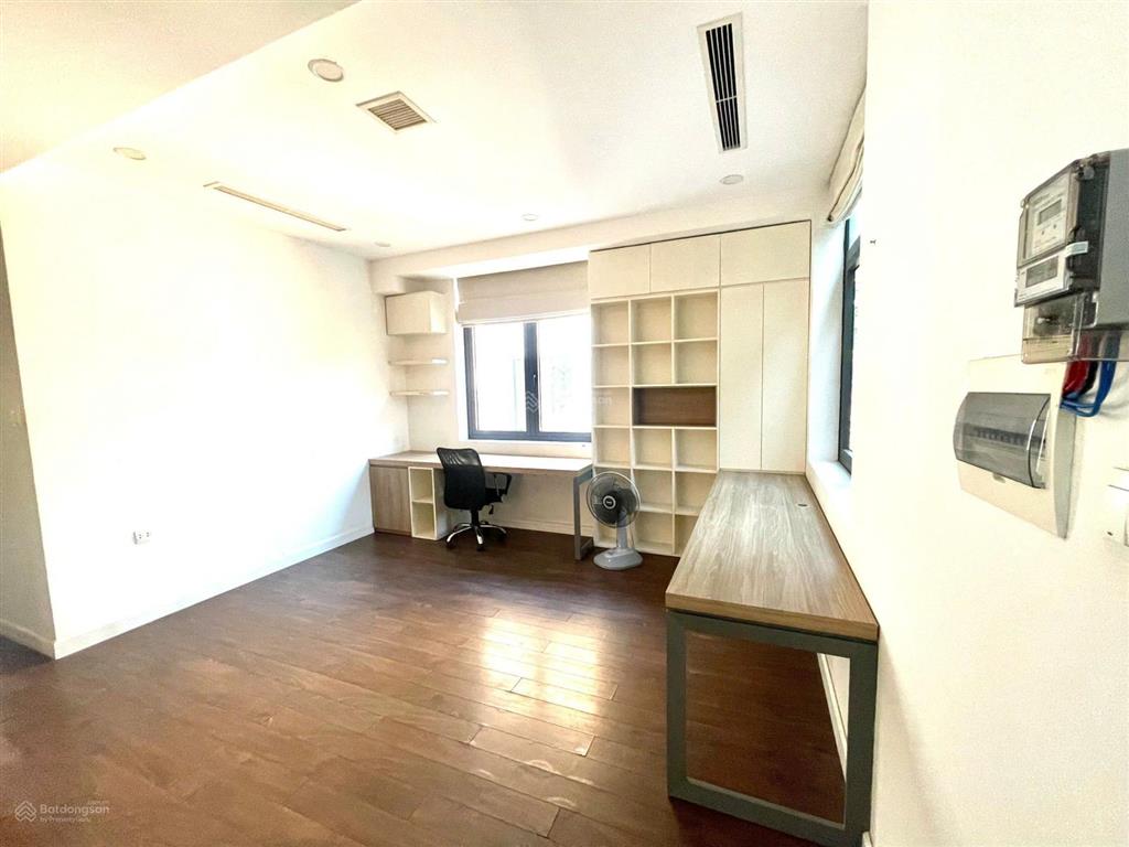 Chị em không ở bán gấp căn biệt thự vip marina ecopark. trục chính. kinh doanh cực tốt. ở quá đẹp.