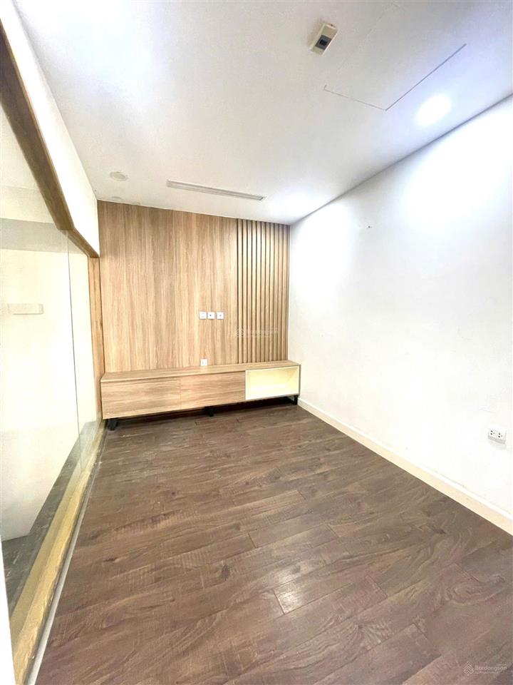 Chị em không ở bán gấp căn biệt thự vip marina ecopark. trục chính. kinh doanh cực tốt. ở quá đẹp.