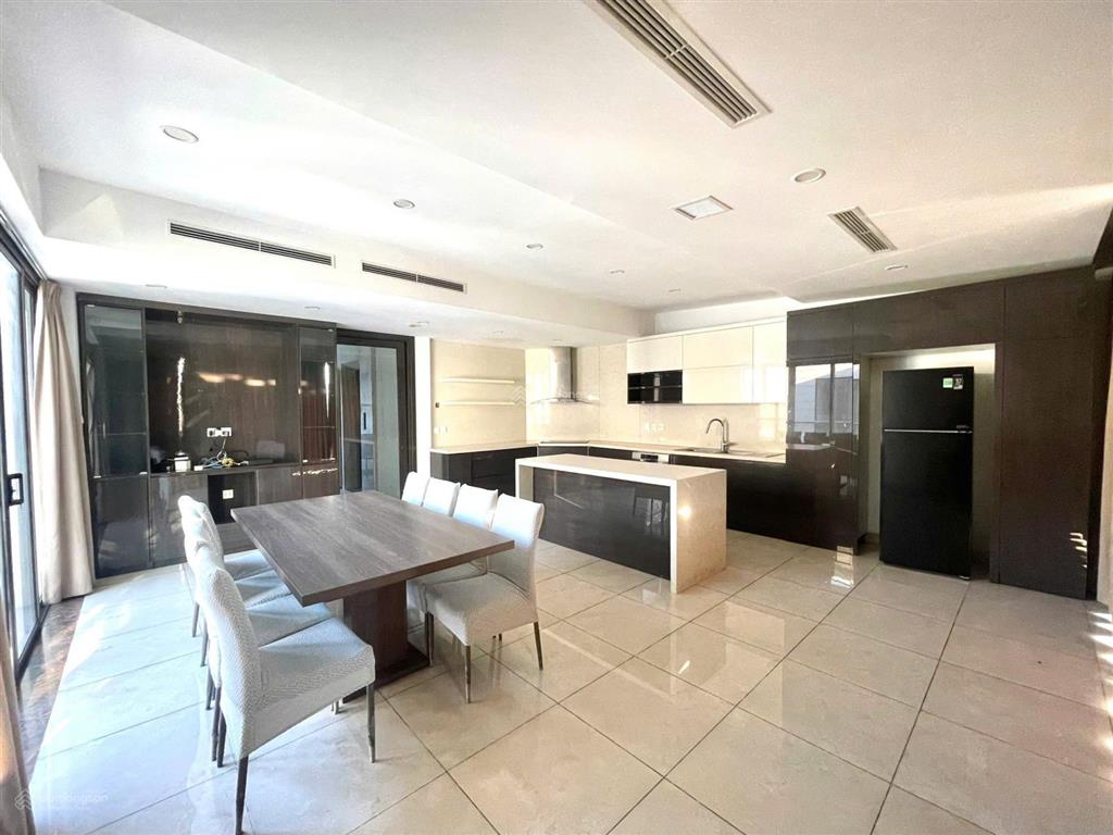 Chị em không ở bán gấp căn biệt thự vip marina ecopark. trục chính. kinh doanh cực tốt. ở quá đẹp.