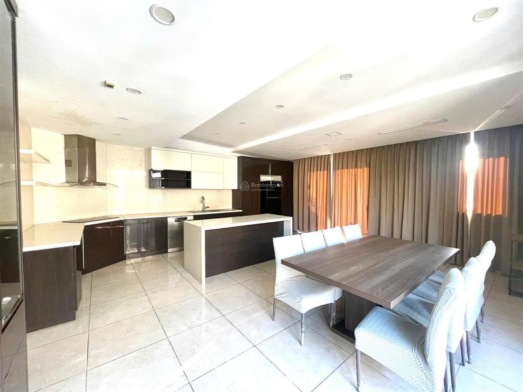 Chị em không ở bán gấp căn biệt thự vip marina ecopark. trục chính. kinh doanh cực tốt. ở quá đẹp.