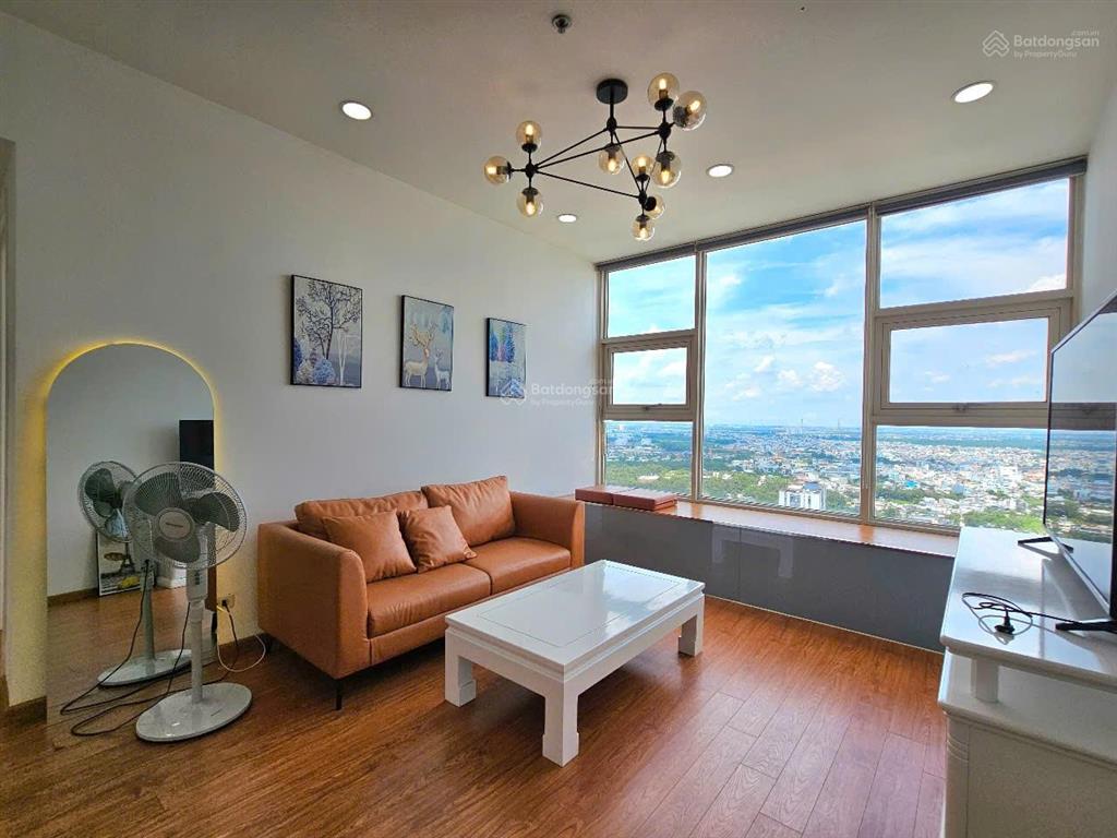Căn hộ 2pn đầy đủ nội thất đẹp, tầng cao view quận 1 và sông sài gòn, giá tốt, sổ hồng đầy đủ