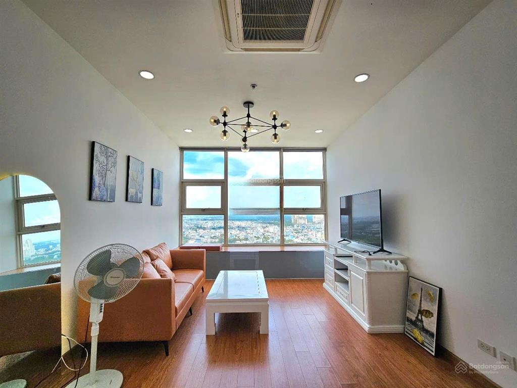 Căn hộ 2pn đầy đủ nội thất đẹp, tầng cao view quận 1 và sông sài gòn, giá tốt, sổ hồng đầy đủ