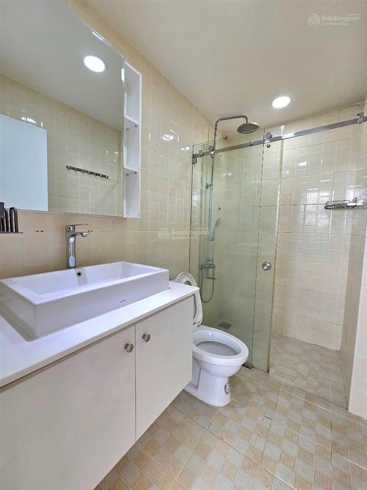 Căn hộ 2pn đầy đủ nội thất đẹp, tầng cao view quận 1 và sông sài gòn, giá tốt, sổ hồng đầy đủ