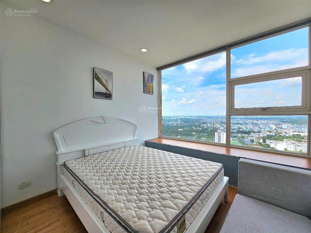 Căn hộ 2pn đầy đủ nội thất đẹp, tầng cao view quận 1 và sông sài gòn, giá tốt, sổ hồng đầy đủ