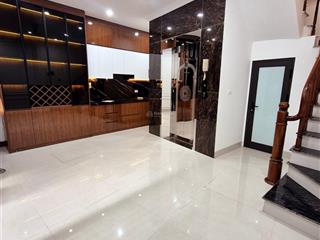 Bán nhà mới thang máy gần phố nguyễn khánh toàn, dương quảng hàm, cầu giấy 43m2x6t, gần trường đh