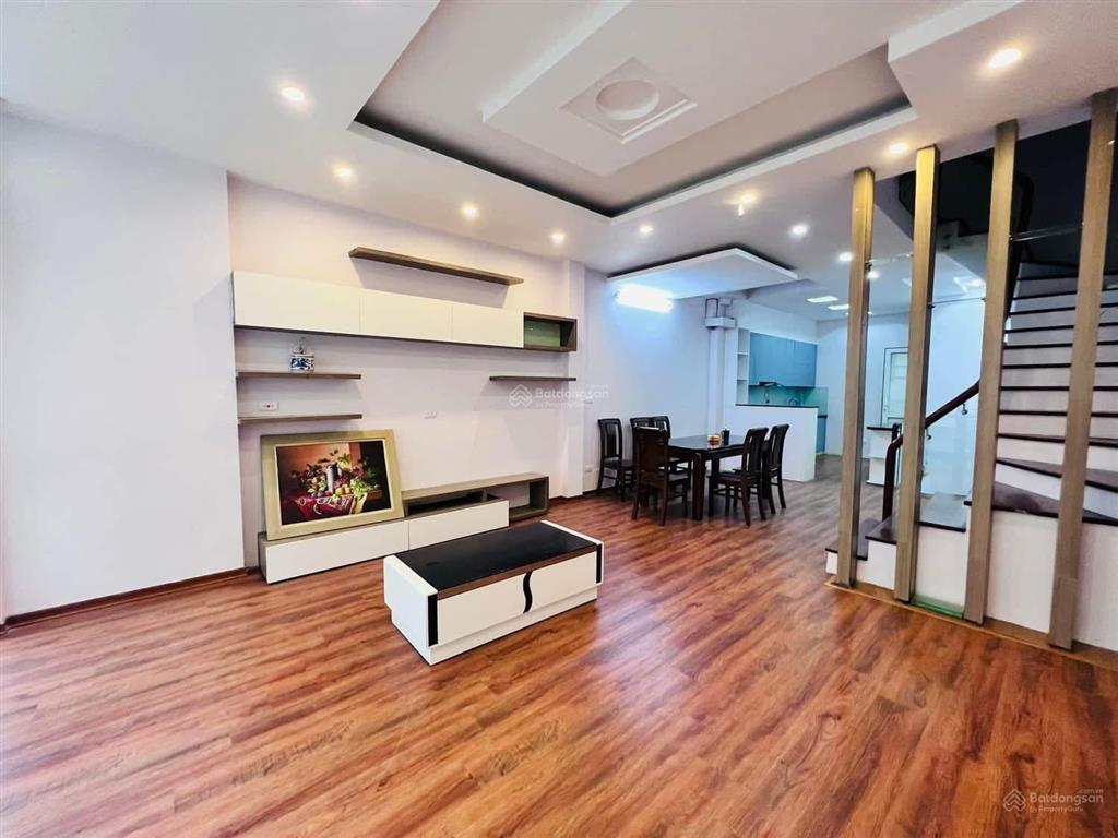 Bán nhà dân xây ,lô góc gần phố võ chí công , lạc long quân dt 38m x5tầng mặt tiền rộng , ngõ nông
